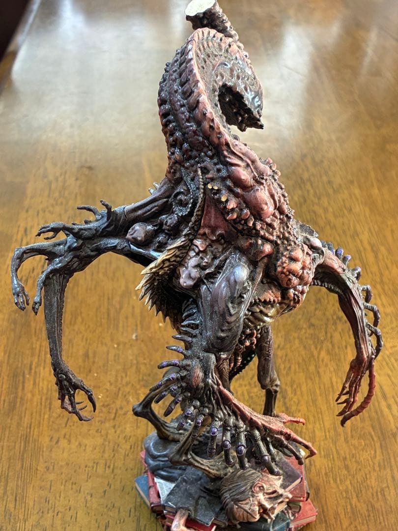 フィギュア　這い寄る混沌 ニャルラトホテプ スタチュー