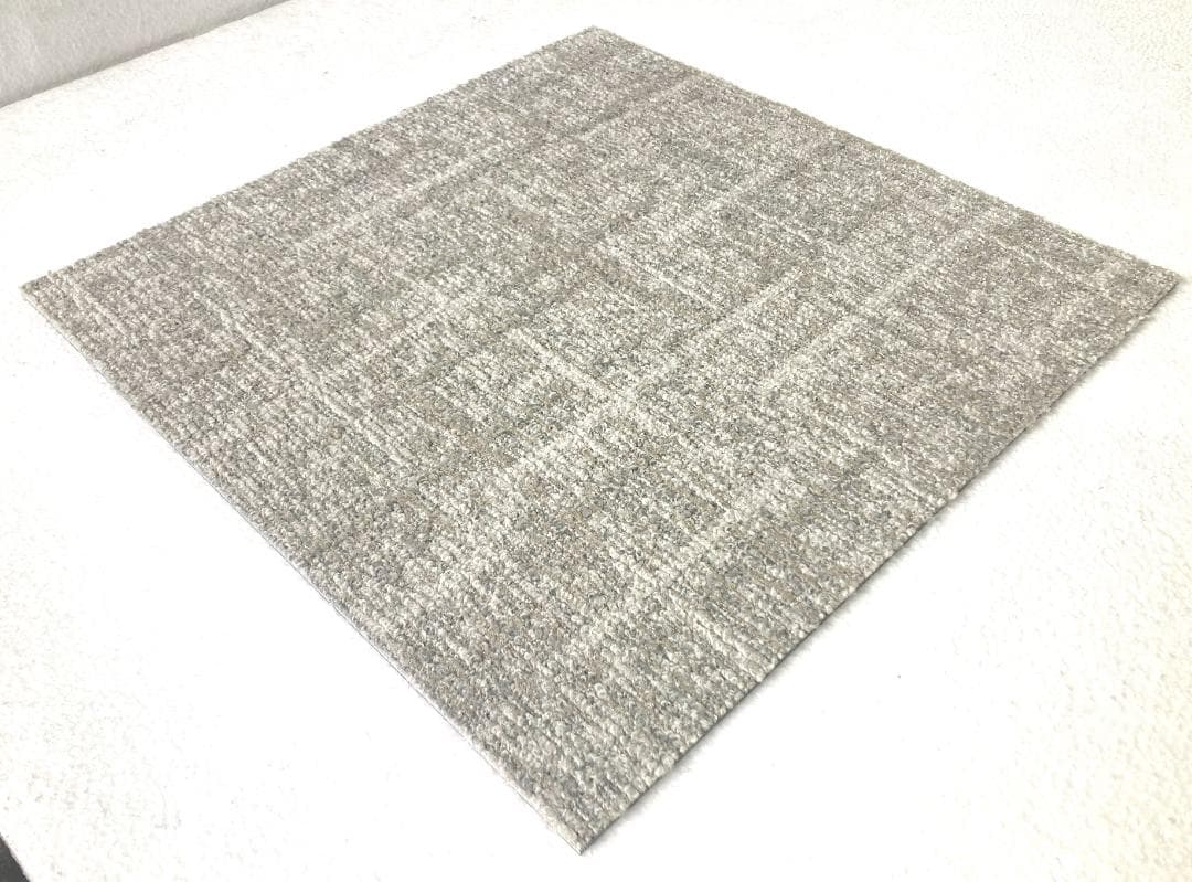 すず　タイルカーペット ２６枚 新品・未使用　国内メーカー　アウトレット