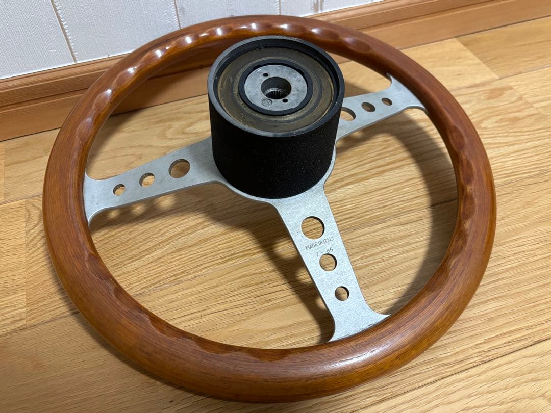 MOMO製INDY ステアリング ウッド