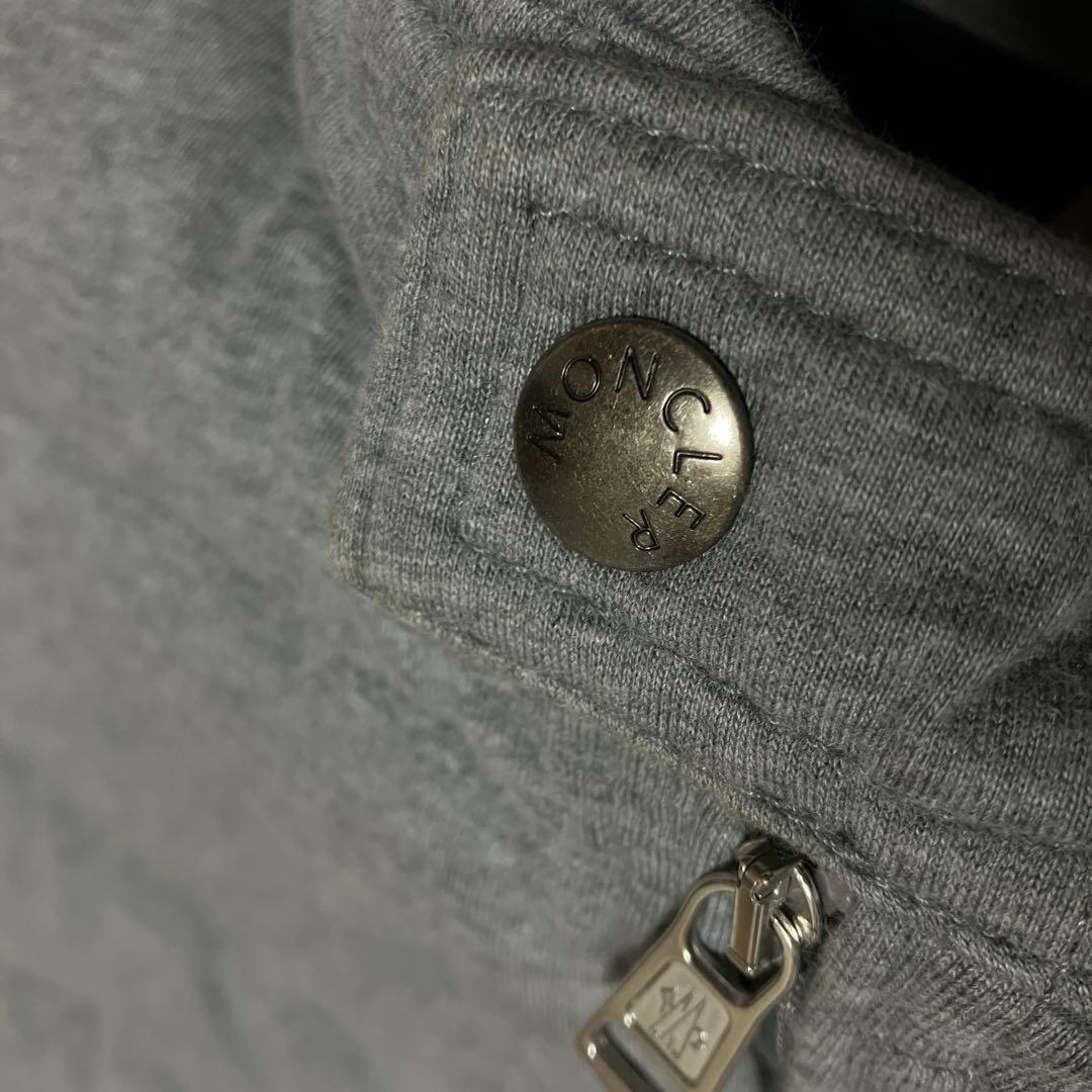 MONCLER　ダウンベスト　グレー　ロゴパッチ　　クリーニング済