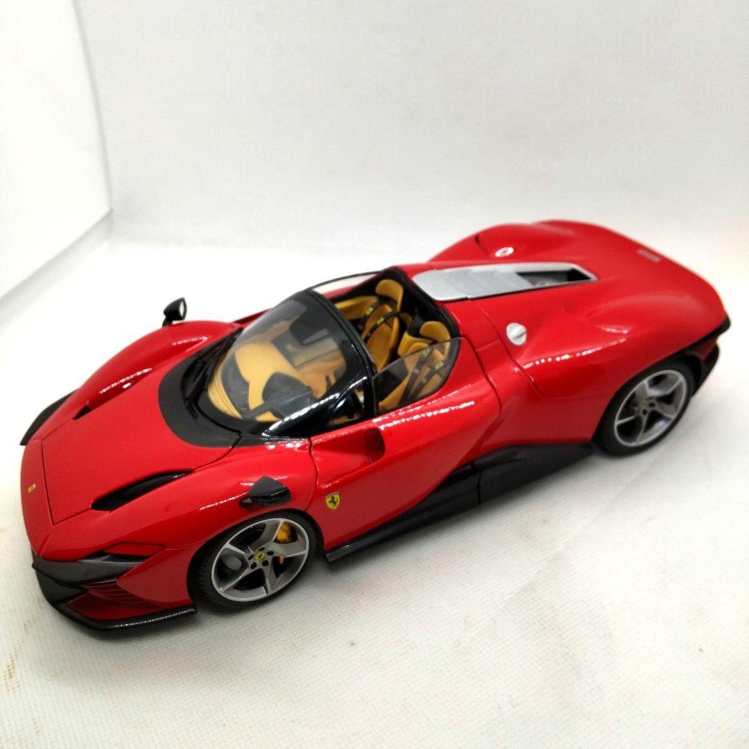 ブラーゴ1/18 フェラーリ デイトナ SP3 クローズドルーフ