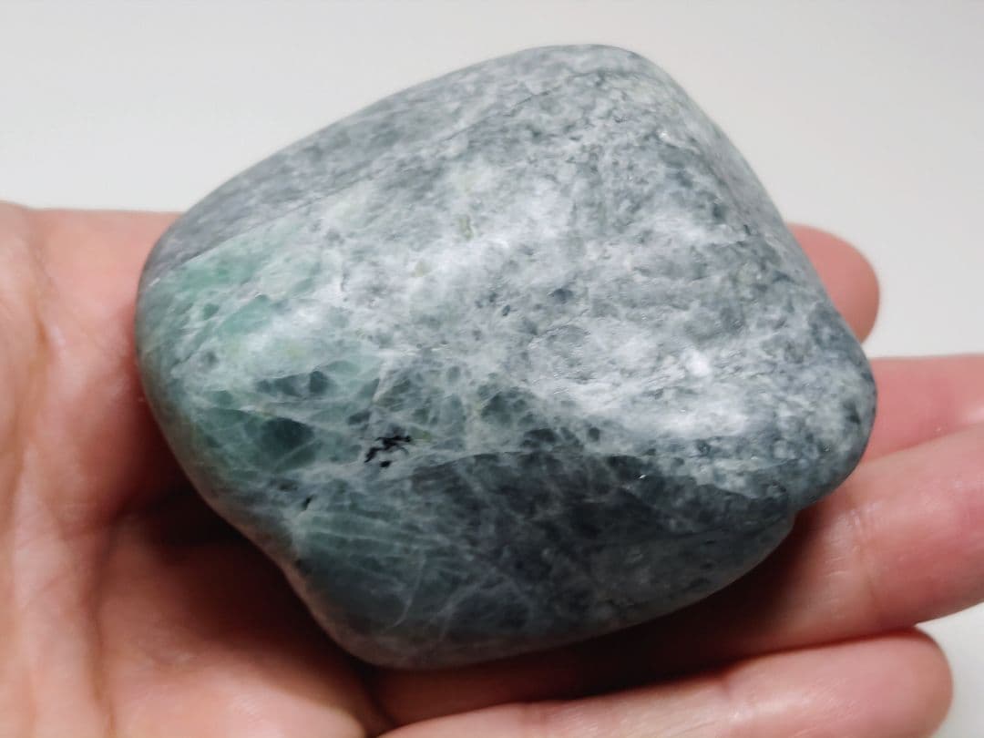 糸魚川135 翡翠 277g ヒスイ 原石 鑑賞石 自然石 誕生石 鉱物 鉱石