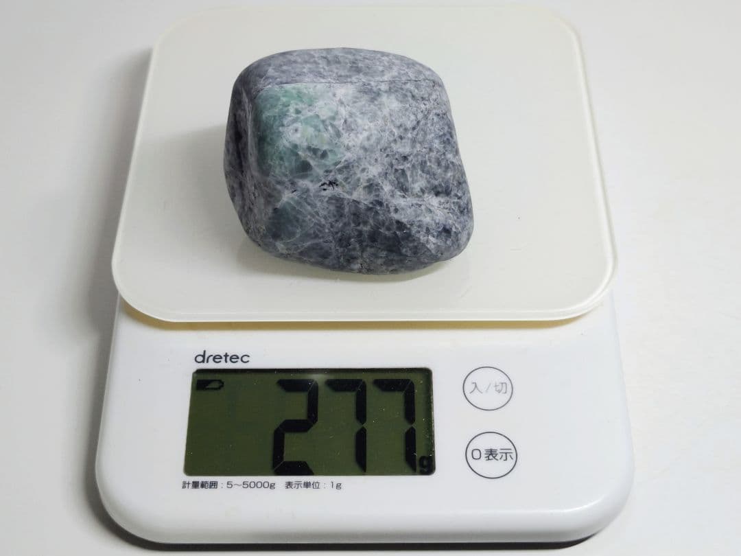 糸魚川135 翡翠 277g ヒスイ 原石 鑑賞石 自然石 誕生石 鉱物 鉱石