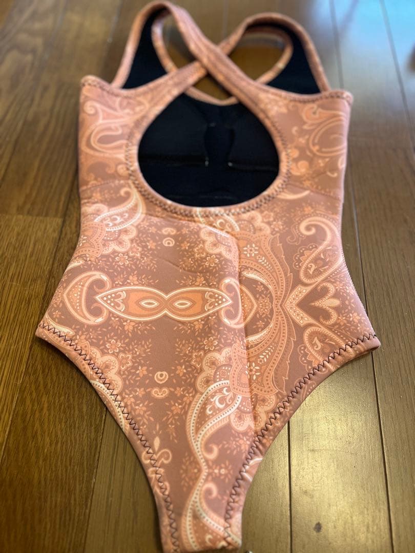 ペイズリー柄 クロスストラップ タッパー(ワンピースウェットスーツ)