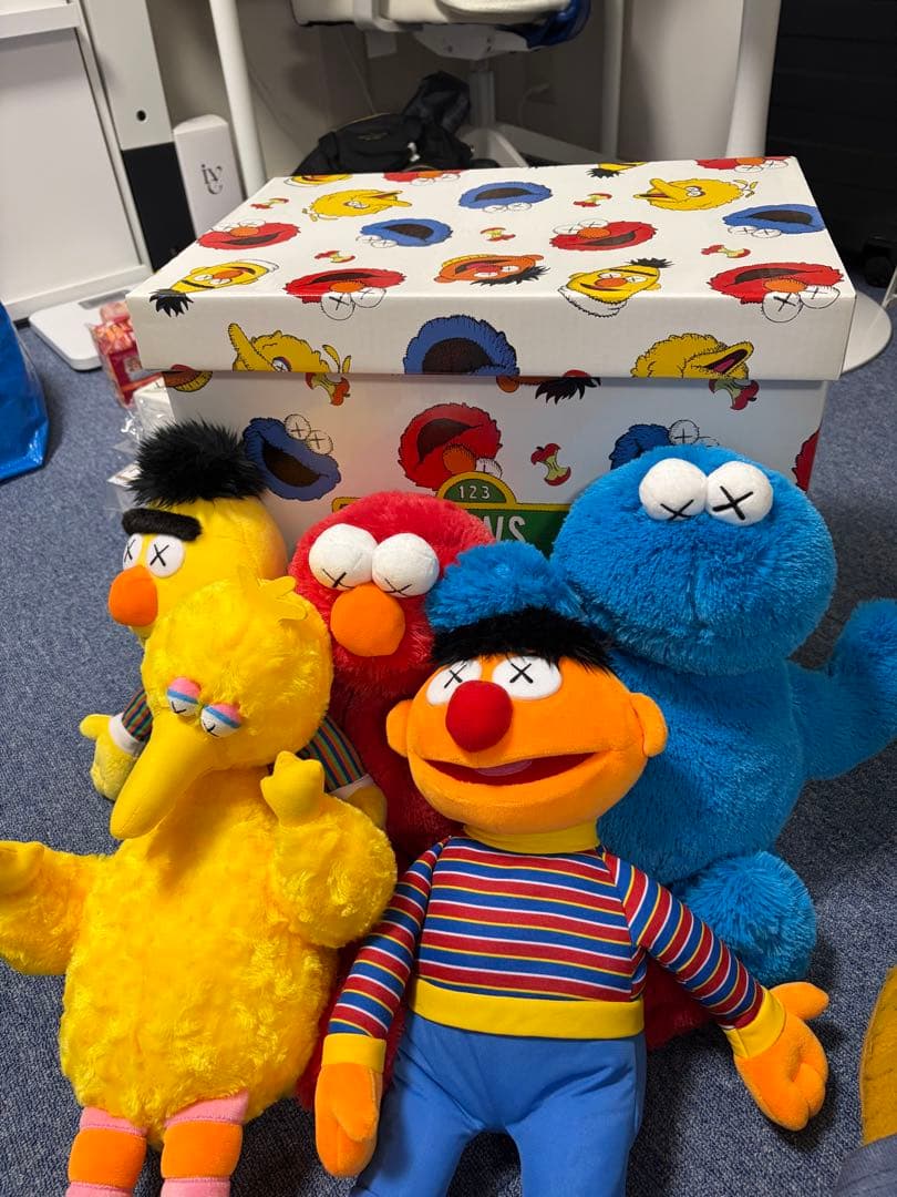 KAWS x SESAME STREETぬいぐるみ　ユニクロ　箱なし