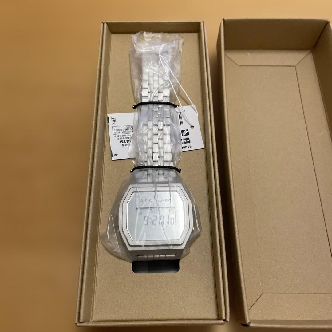 CASIO A.P.C. デジタル腕時計 シルバー