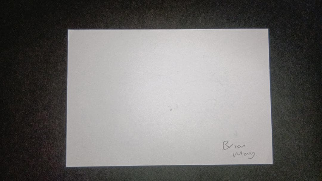 「Queen全員の直筆サイン入りコレクターズセット」