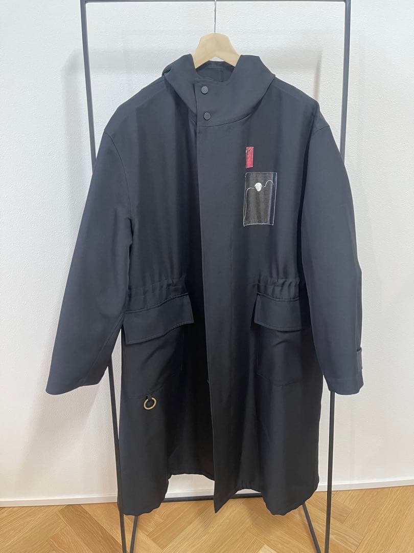 フード付き黒モッズコート