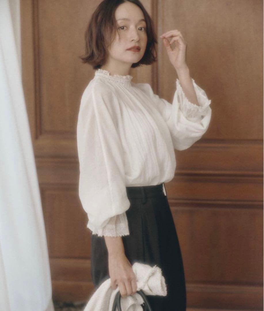 ホワイトシフォン長袖シャツ