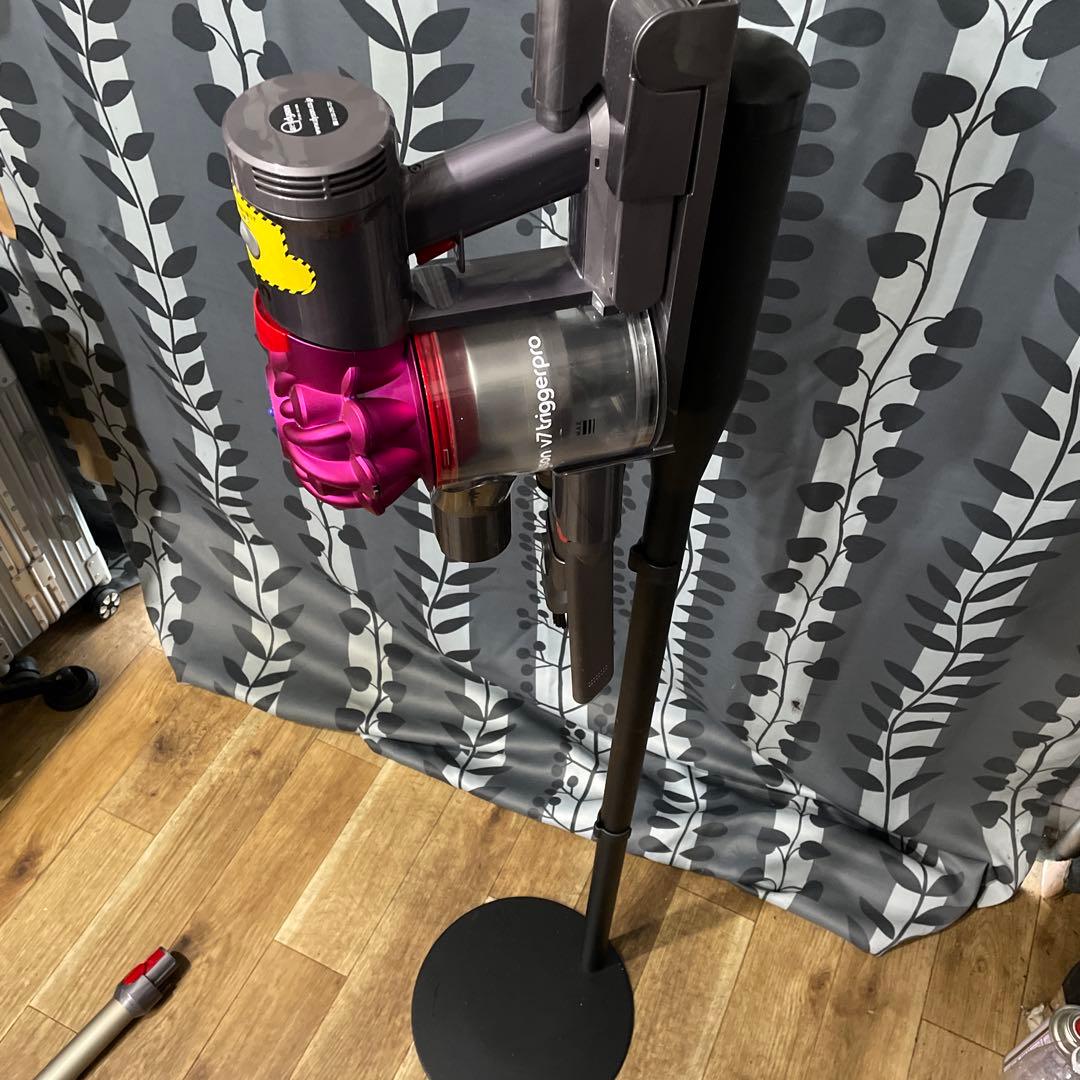 Dyson V7 SV11スティッククリーナー本体 立て掛けスタンド付き