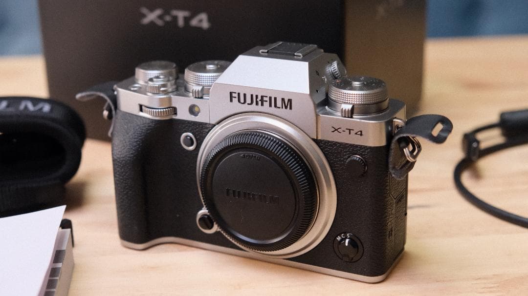 【修理点検済】FUJIFILM (フジフイルム) X-T4 ボディ　シルバー