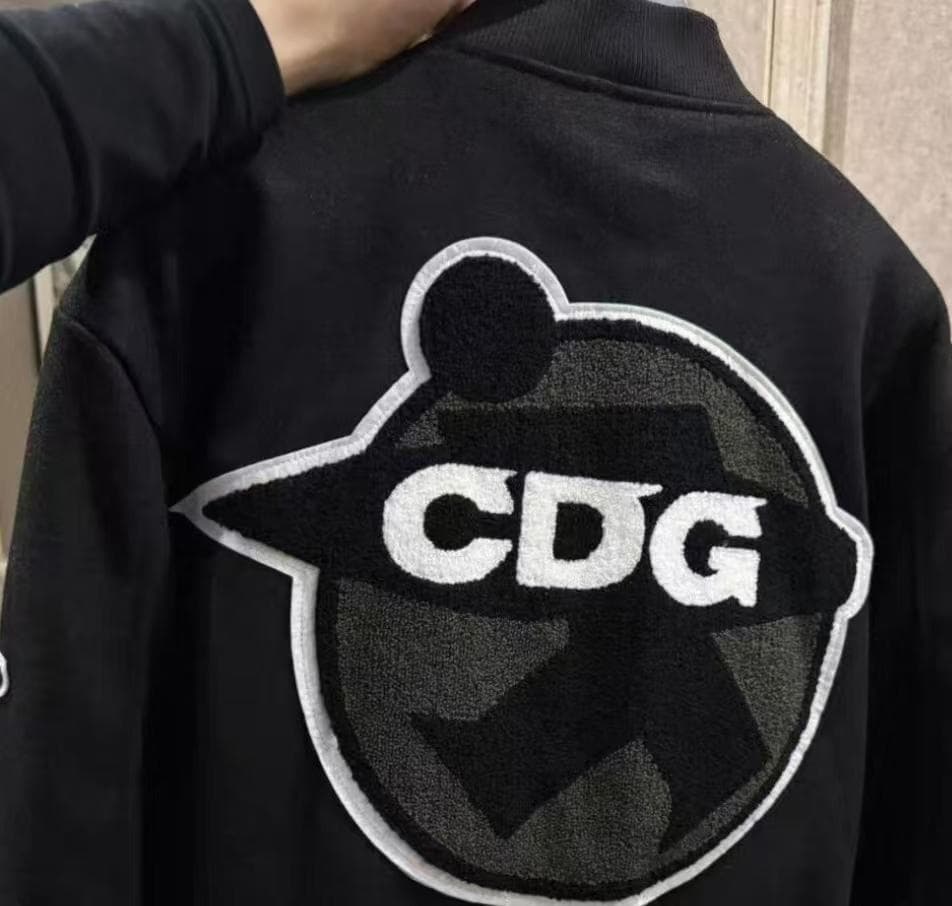 STUSSY 刺繍ロゴ入りボンバージャケット