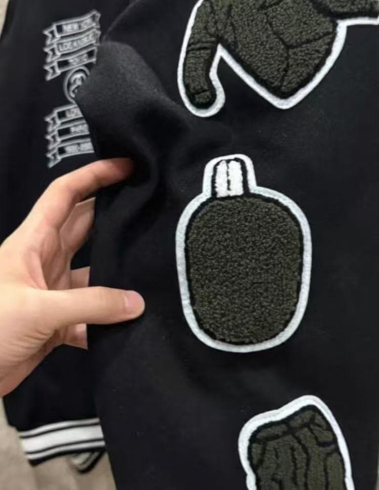 STUSSY 刺繍ロゴ入りボンバージャケット