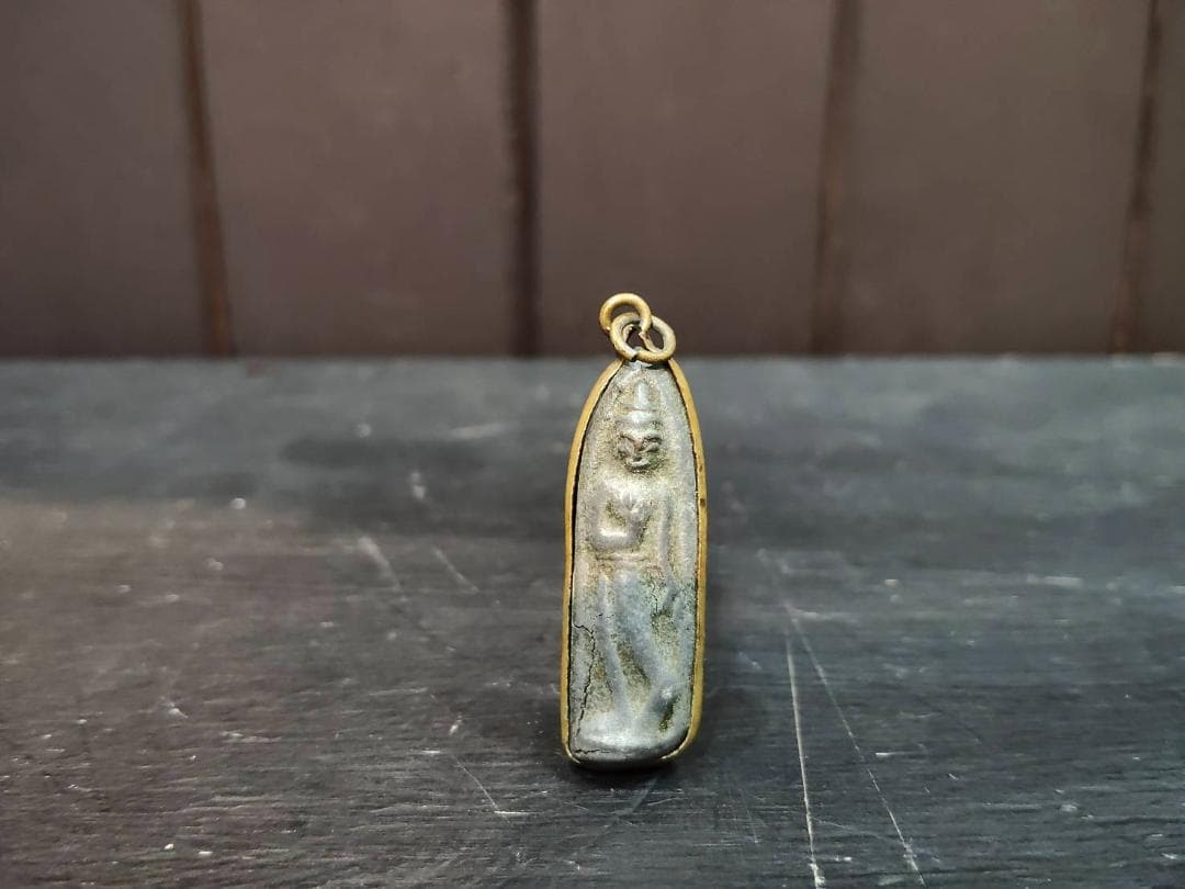 タイのお守り　Phra Thung Setthi　仏陀