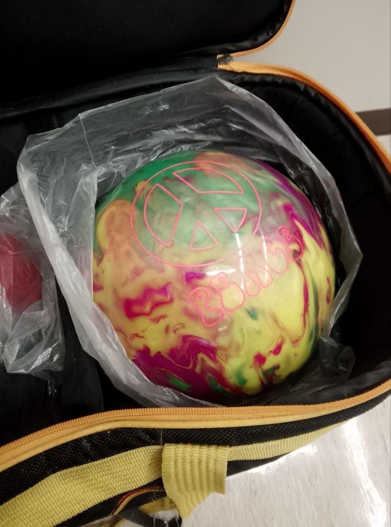 ボーリングボール　14ポンド　２点セット　ケース付き