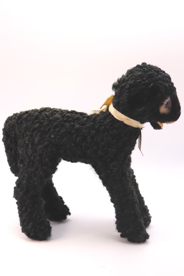 シュタイフ SWAPL 黒い羊のぬいぐるみ 左側半面に日焼け有り