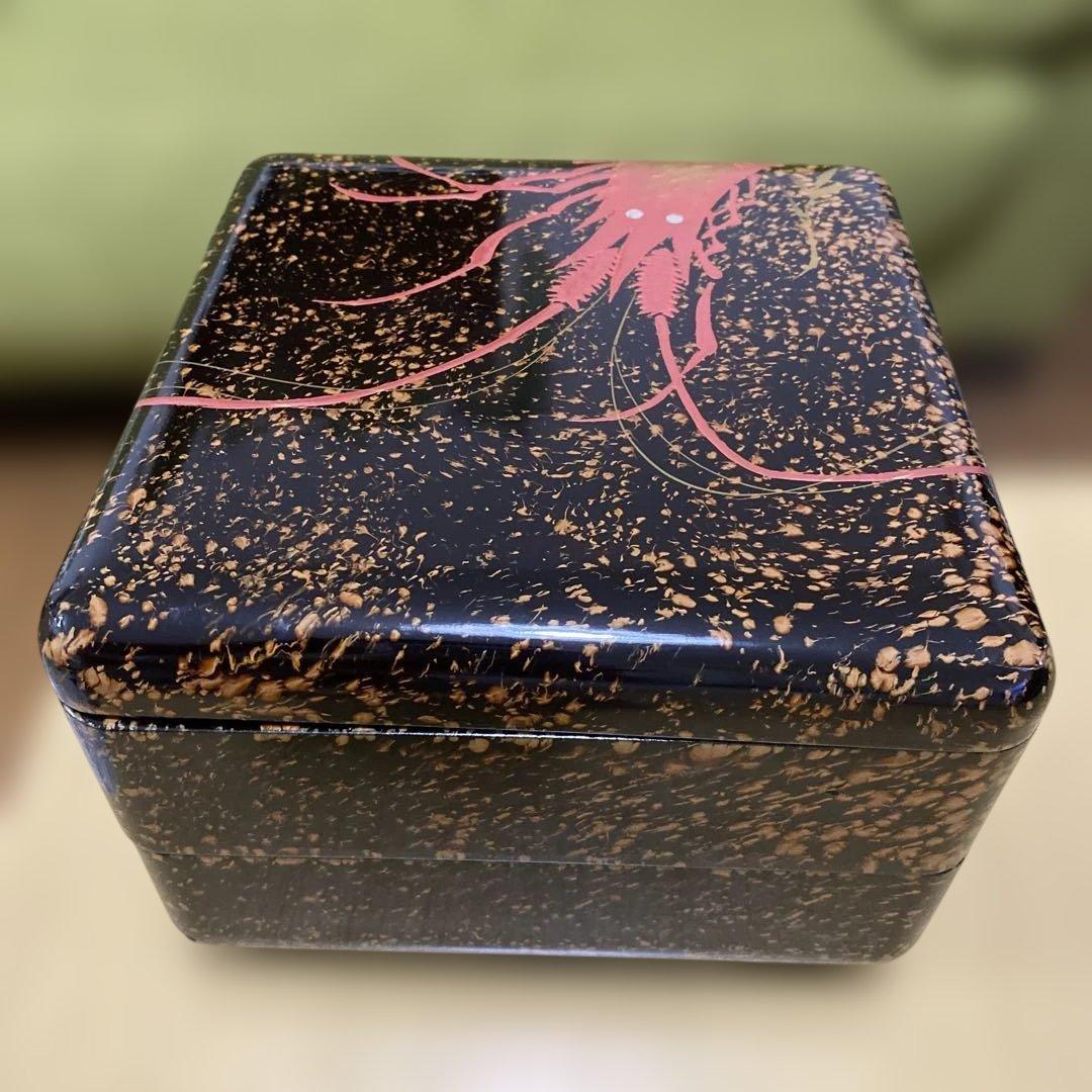 津軽塗　伊勢海老柄漆器二段重箱　レア物