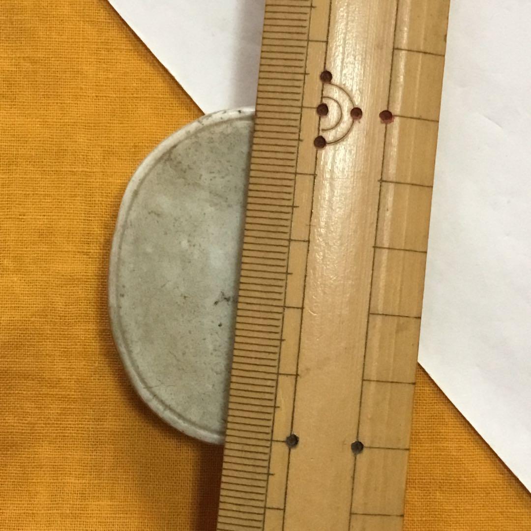 小さな飾り台　磁器