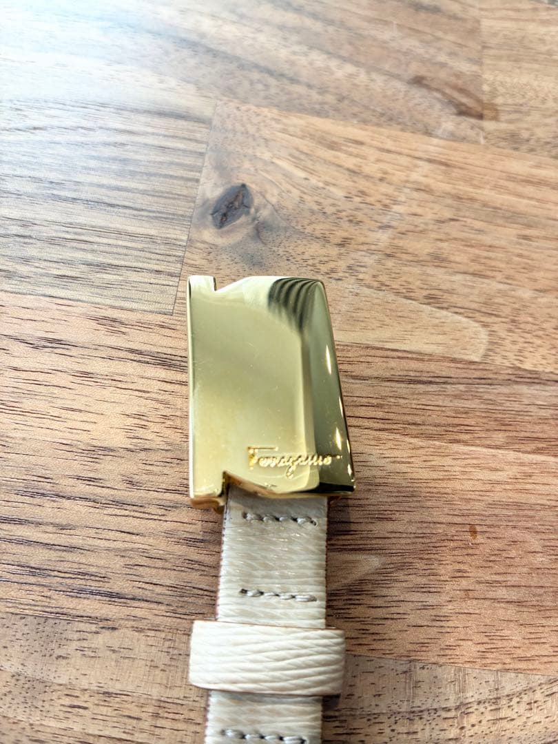 フェラガモ　レディース　ベルト　新品