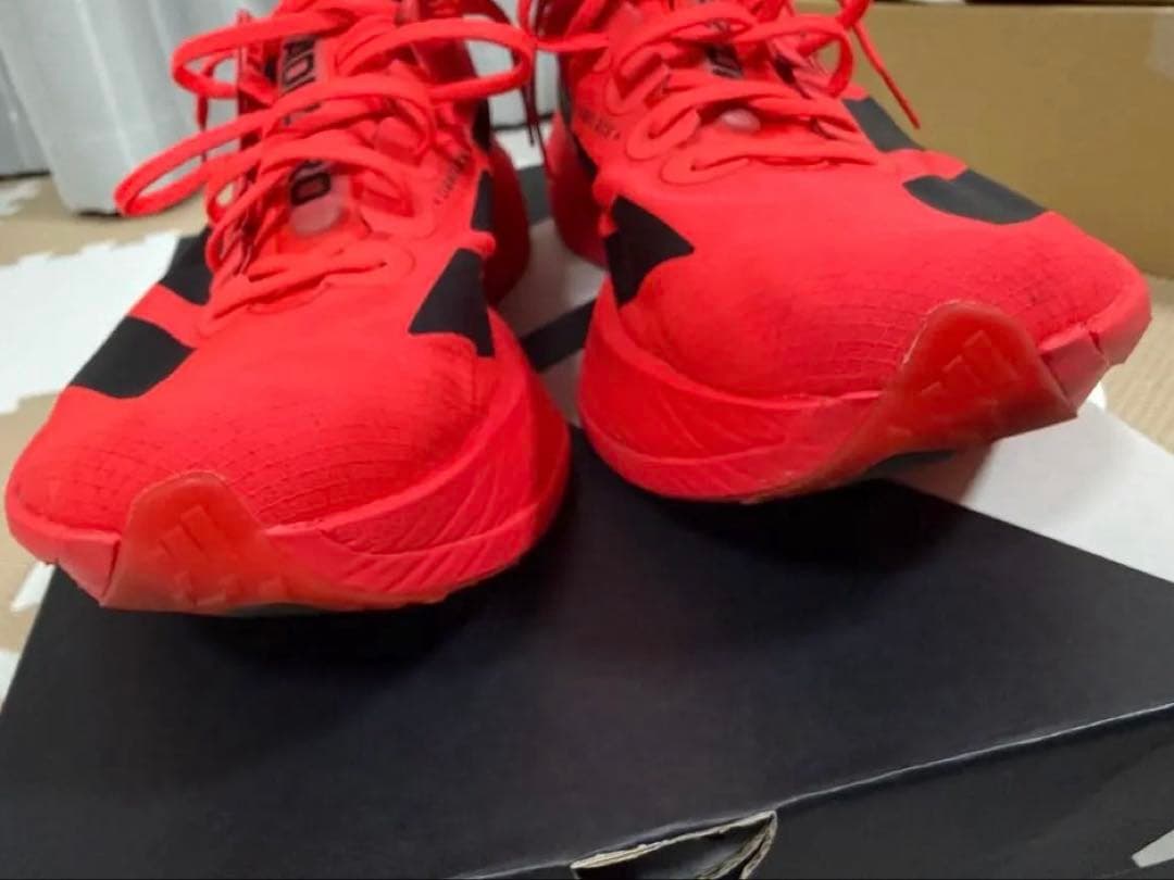 アディオスプロ4 28.0 赤×黒（販売終了色）