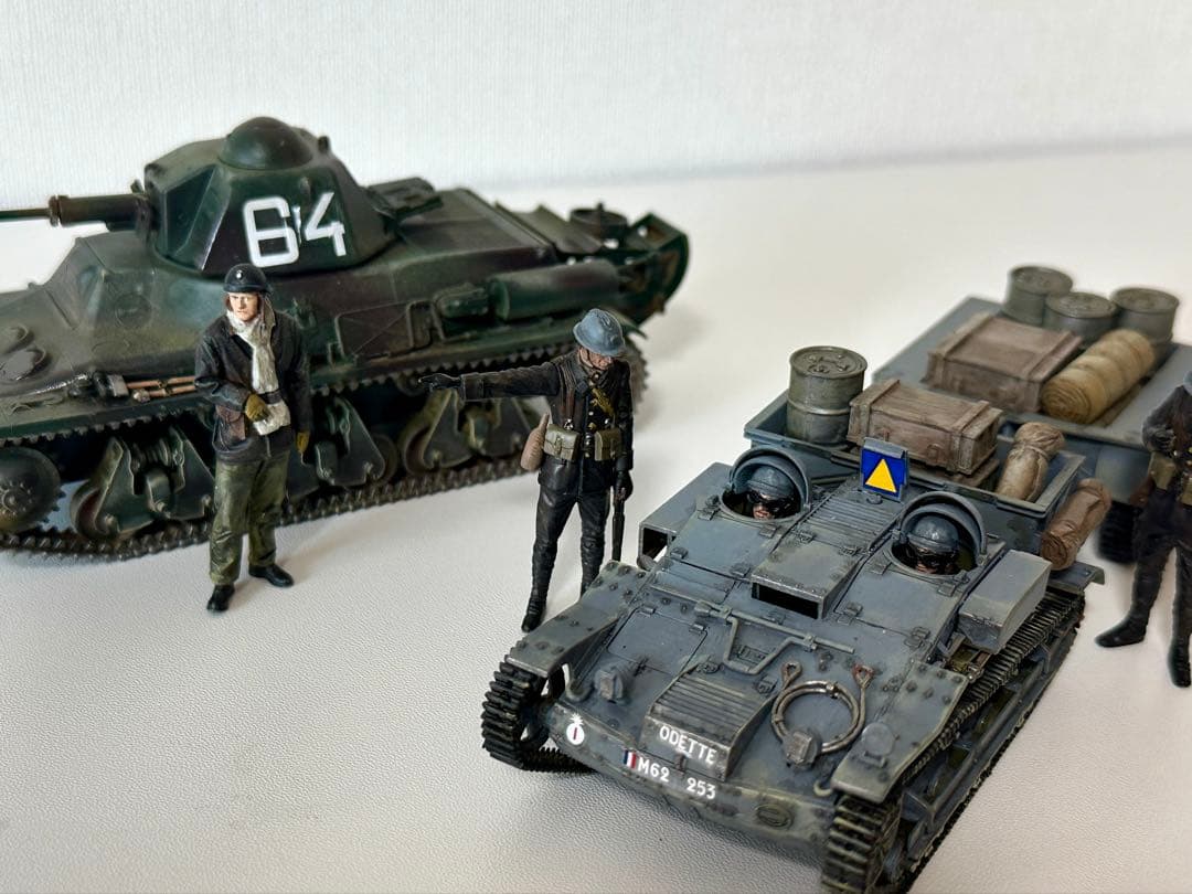 タミヤ1/35フランスH39&陸軍UEトラクター塗装完成品