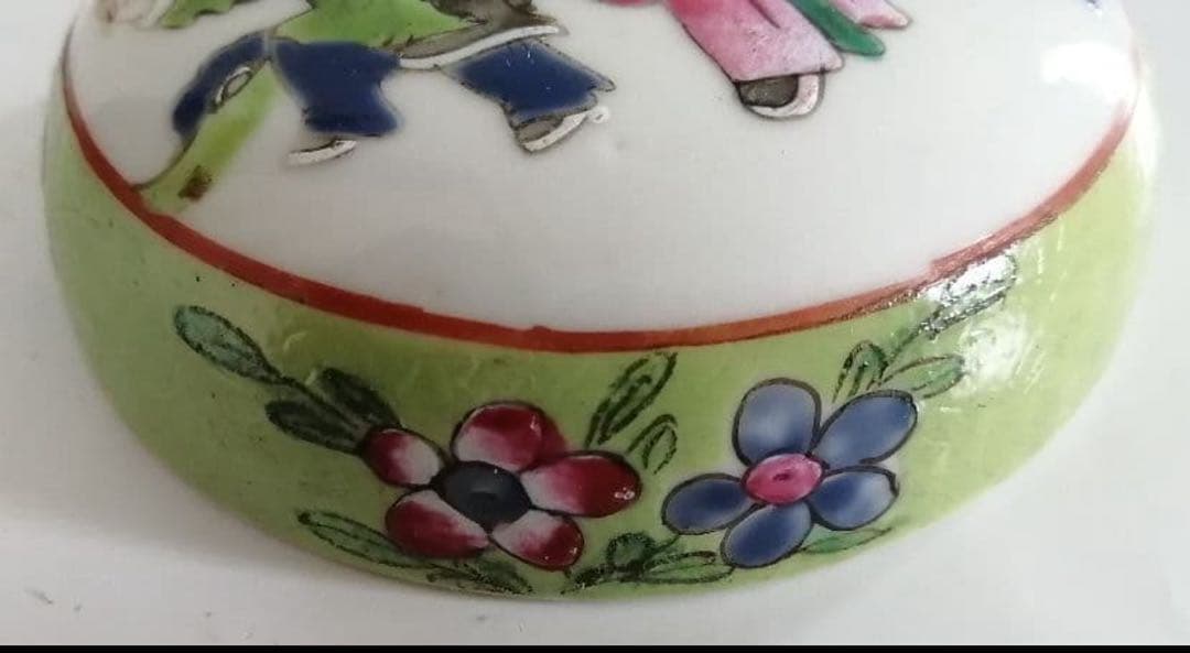 中国 清時代　五彩盒蓋清中晚期粉彩细路五子夺魁人物