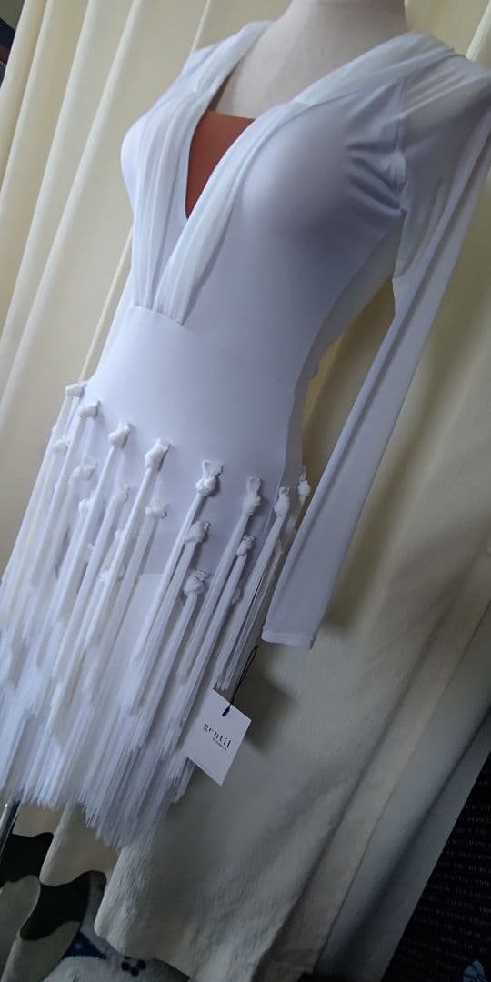 お値下げ！社交ダンスドレス！未使用Gentil社ラテンドレス！白！