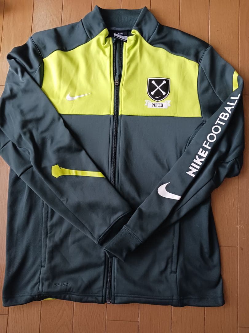 ナイキ　NFTB　セットアップ