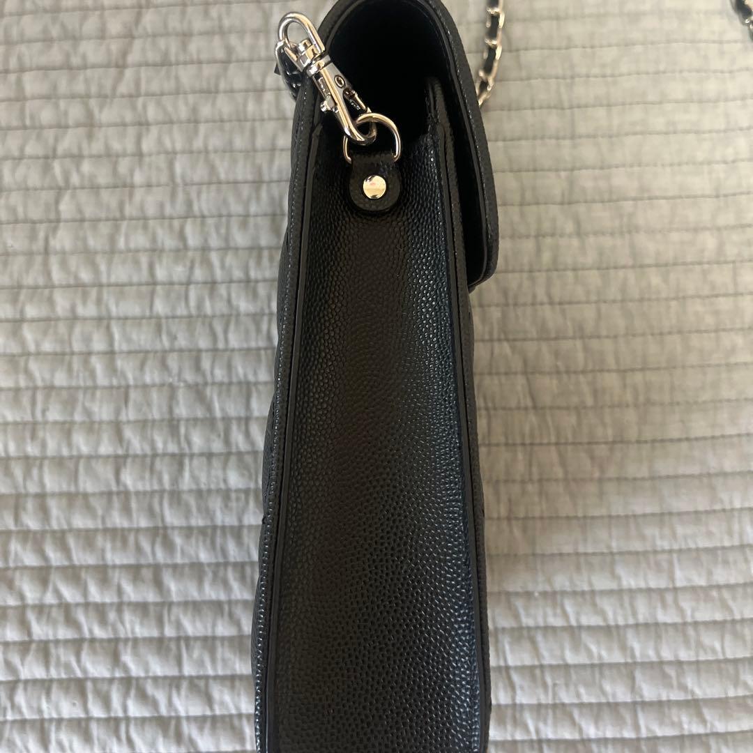 CHANEL ノベルティスマホショルダー