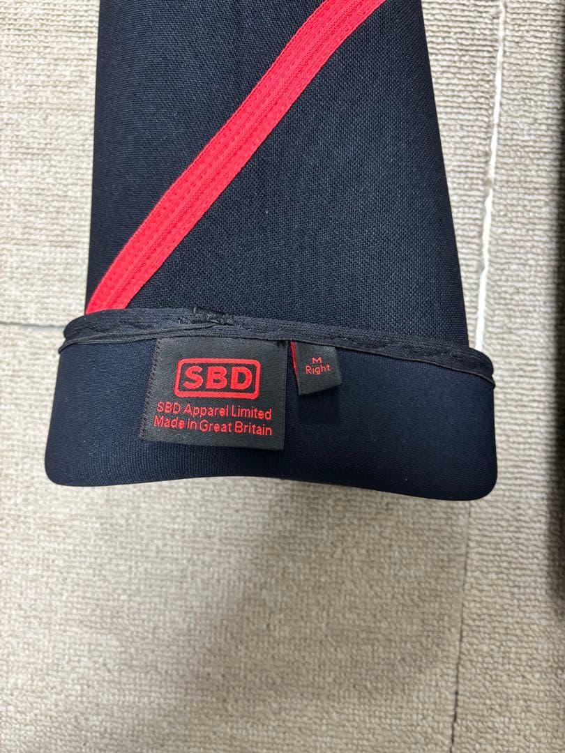 SBD ニースリーブ黒/赤 Mサイズ