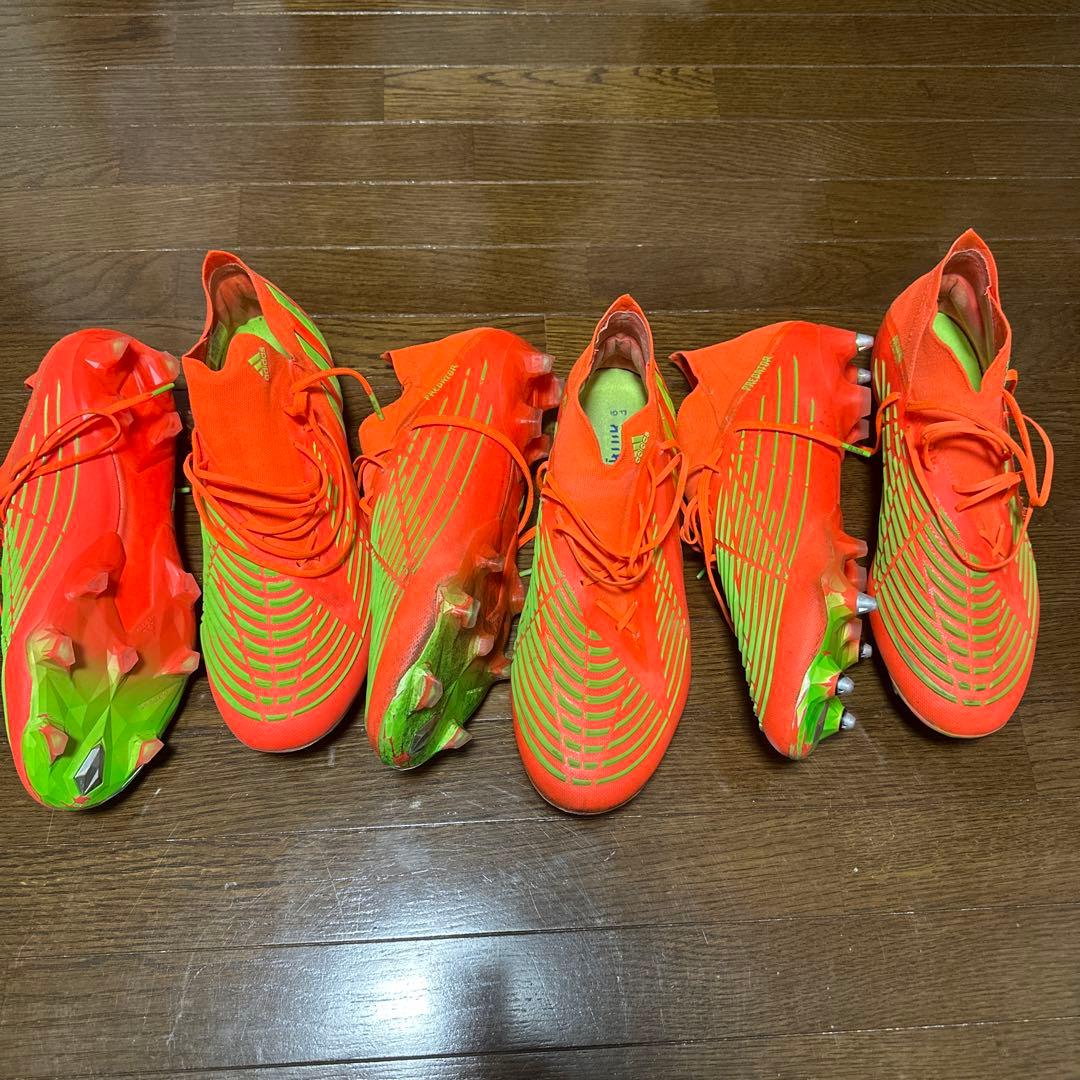 サッカーシューズ オレンジとグリーン FG用