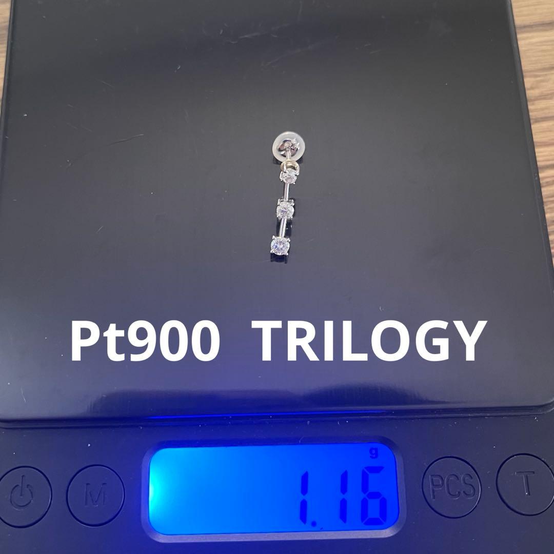 片耳　Ptダイヤモンドピアス トリロジー