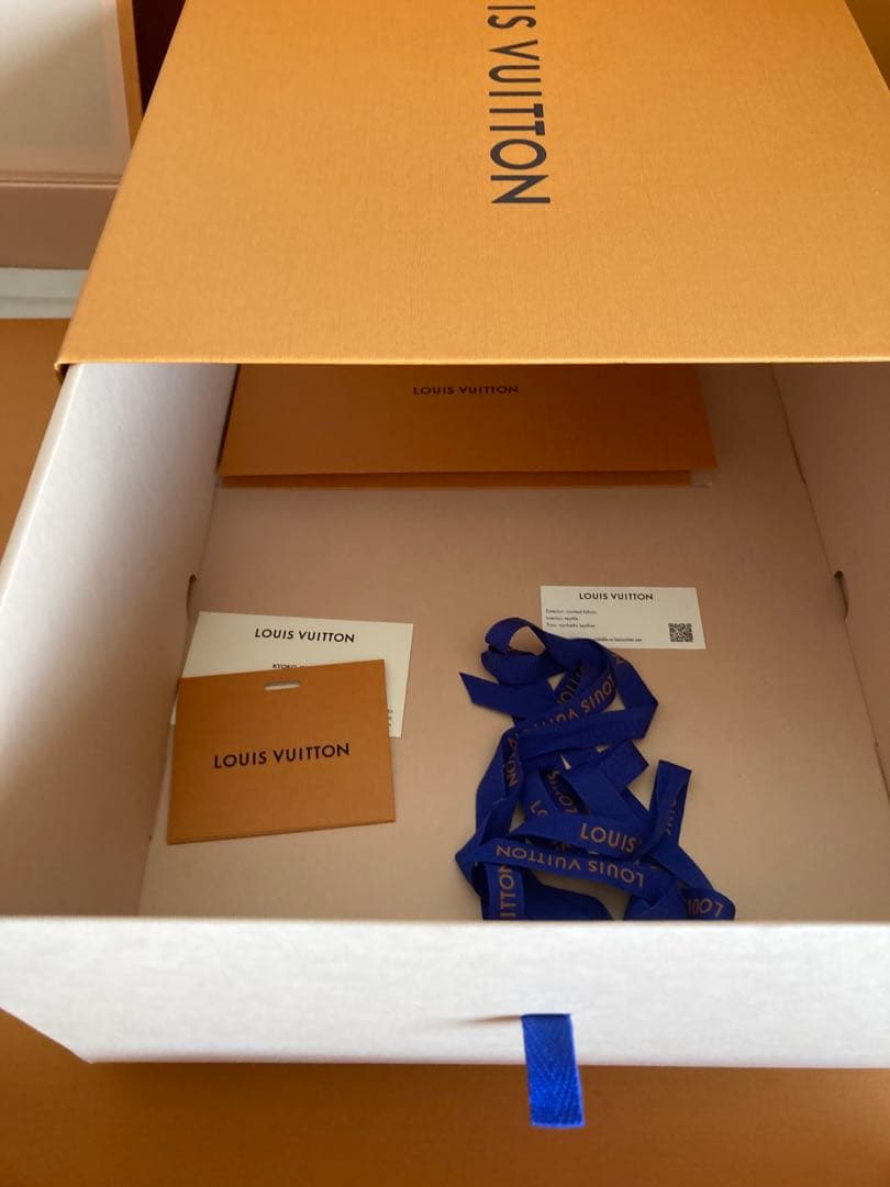 ルイ・ヴィトン空箱　ショップ袋　リボン