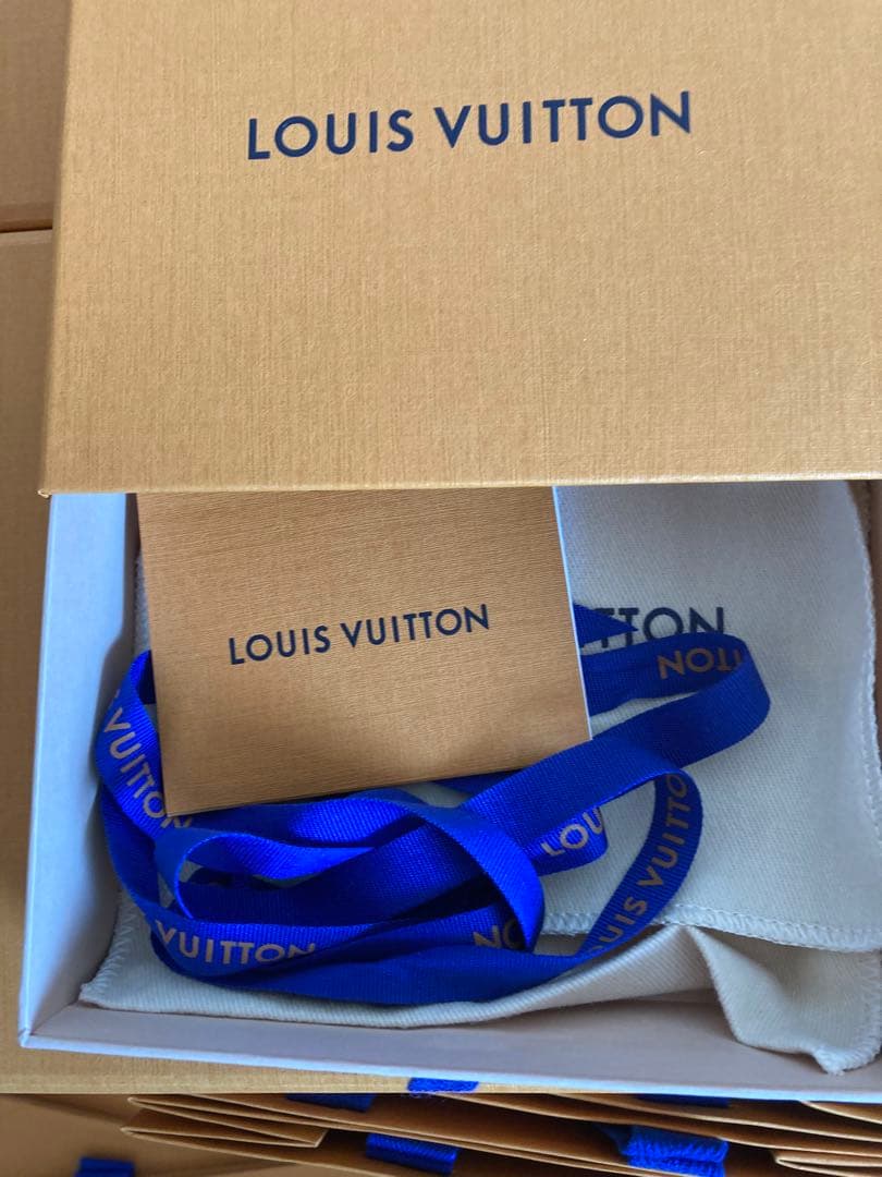 ルイ・ヴィトン空箱　ショップ袋　リボン
