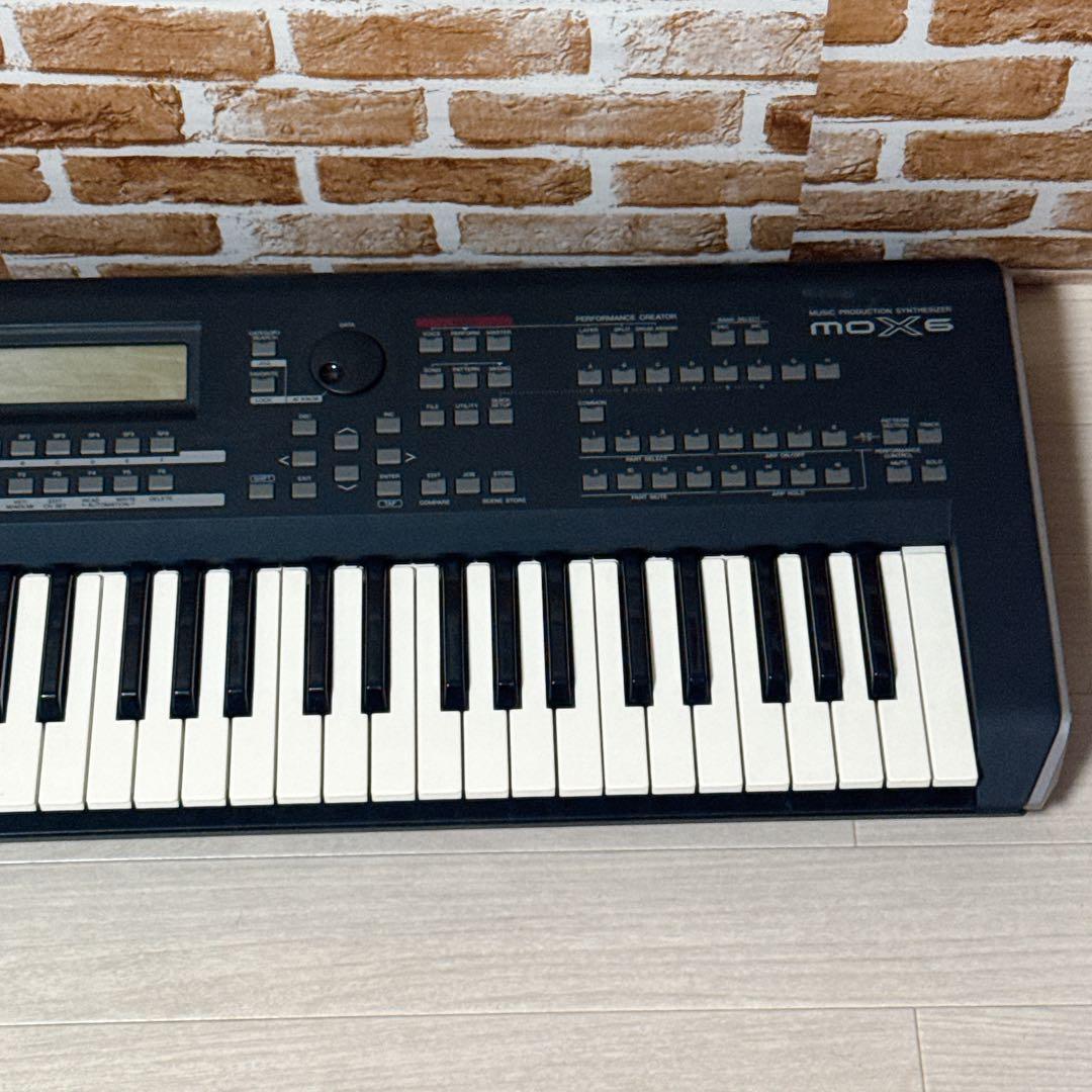 YAMAHA シンセサイザー　MOX6 ヤマハ　音楽