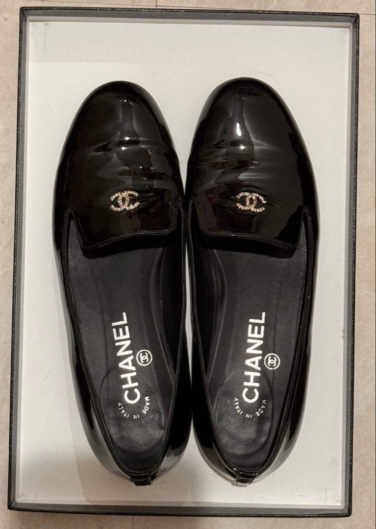 シャネル パテント ココマーク パール フラットシューズ ブラック