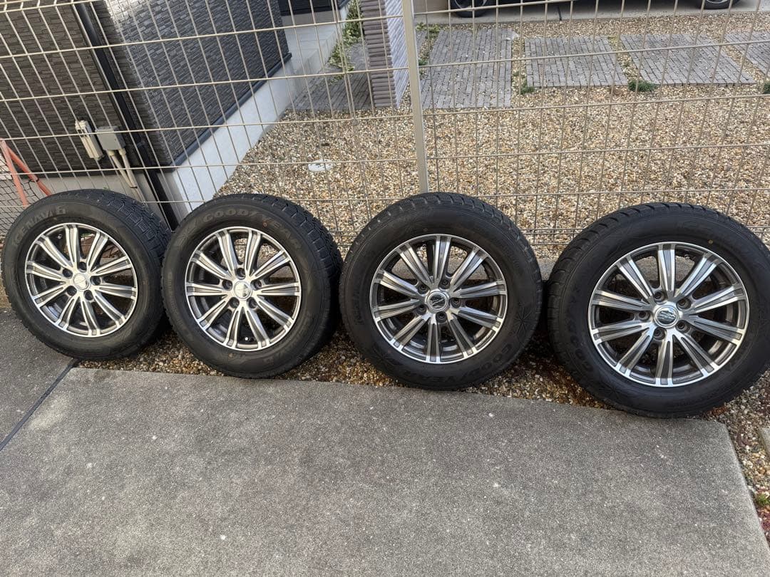 スタッドレスタイヤ　195/65/R15 アイスナビ①