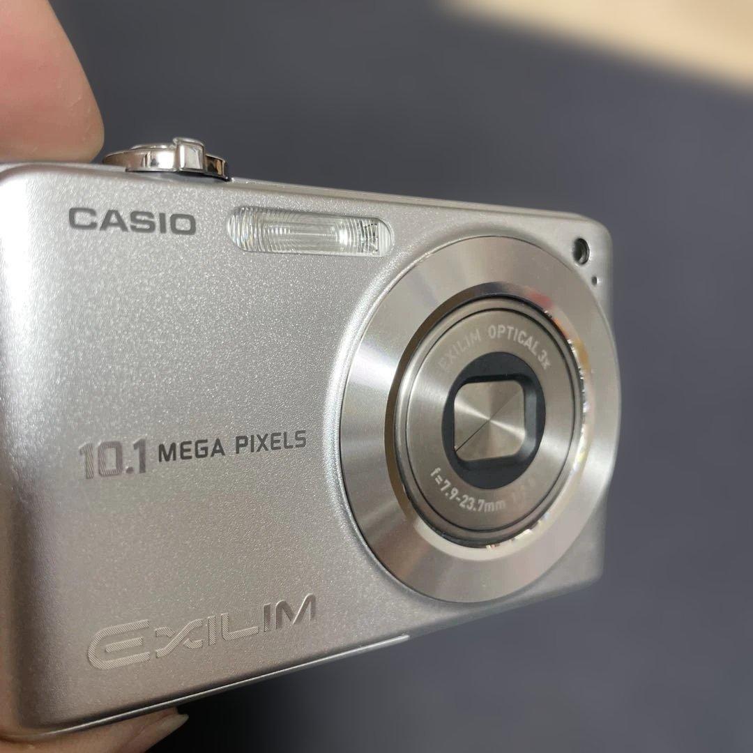 Casio EXILIM EX-Z1050 コンパクトデジタルカメラ