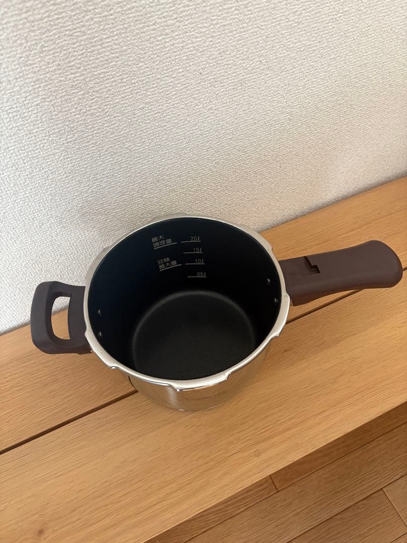 圧力鍋ワンダーシェフ　内面フッ素加工　3リットルespresso slitta