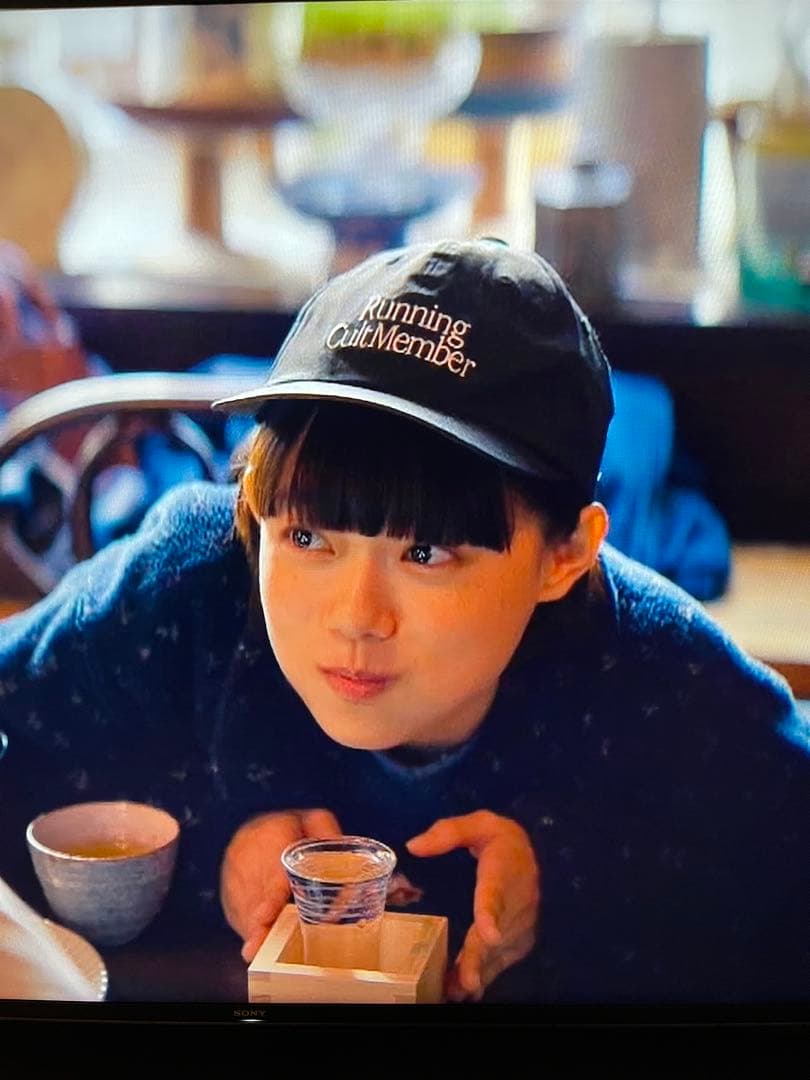 杉咲花着用 SATISFY Running Cult Member Cap 黒