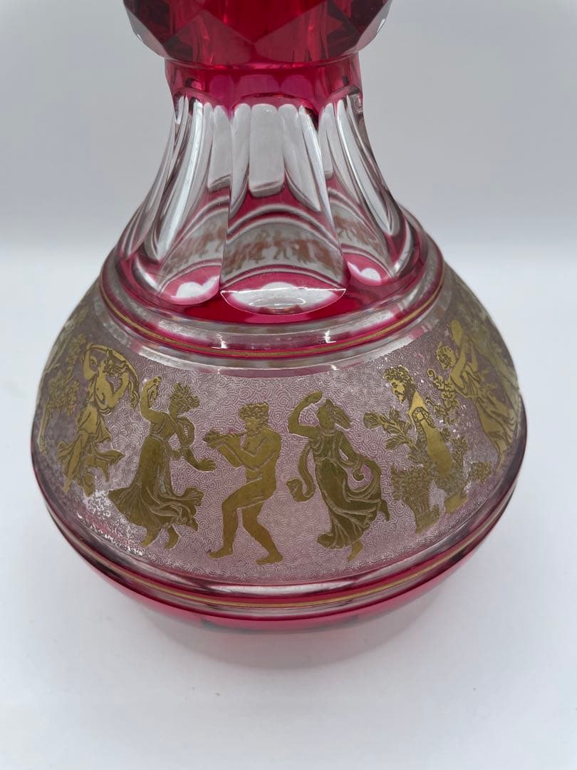 赤色ガラスデキャンタ 金色装飾付き