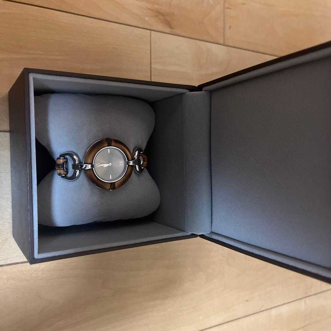 GUCCI ラウンドフェイス時計 ゴールドシルバー