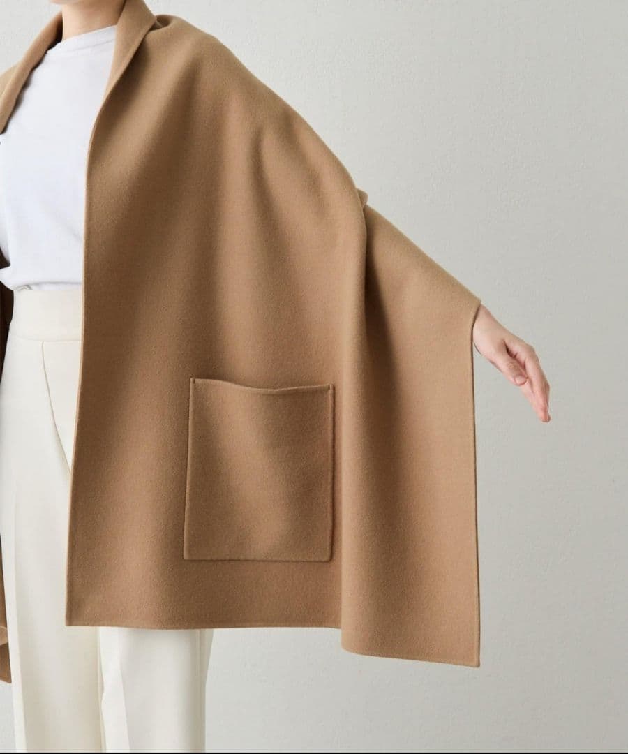 ウィムガゼット　新品タグ付き　リバーケープ