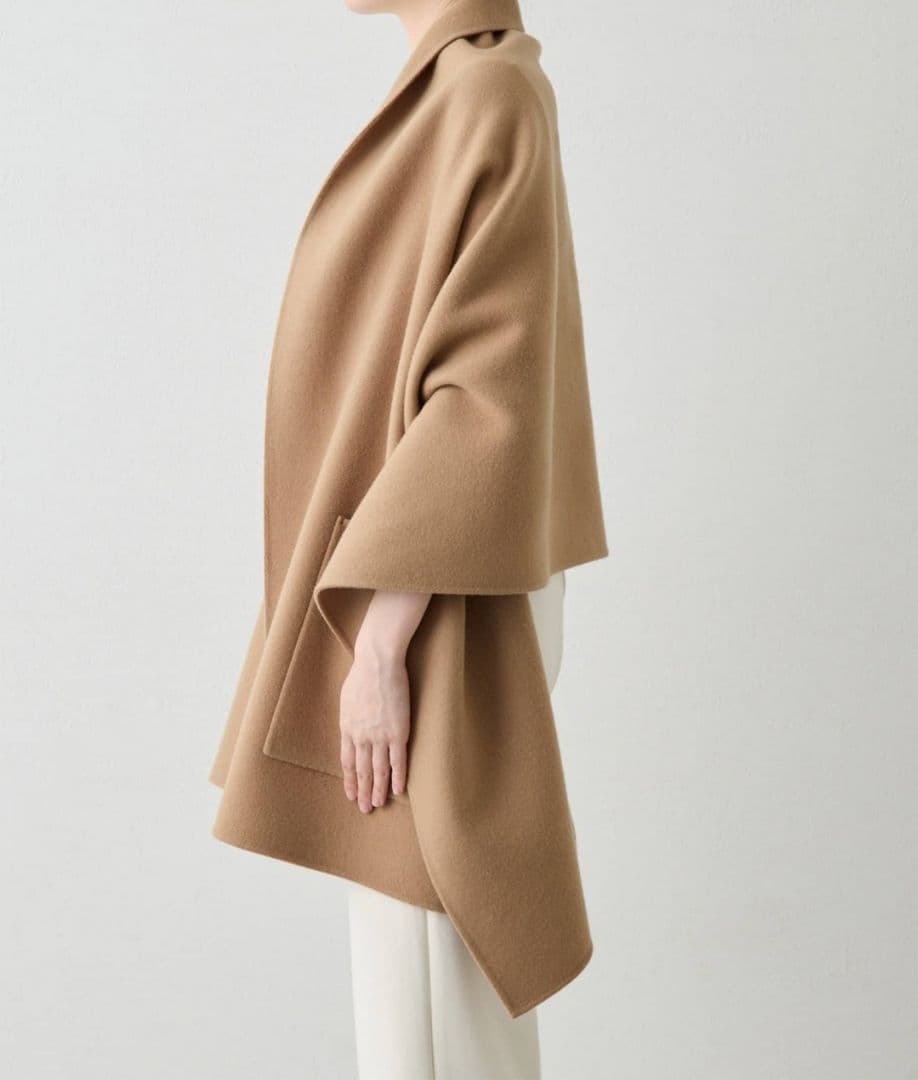 ウィムガゼット　新品タグ付き　リバーケープ