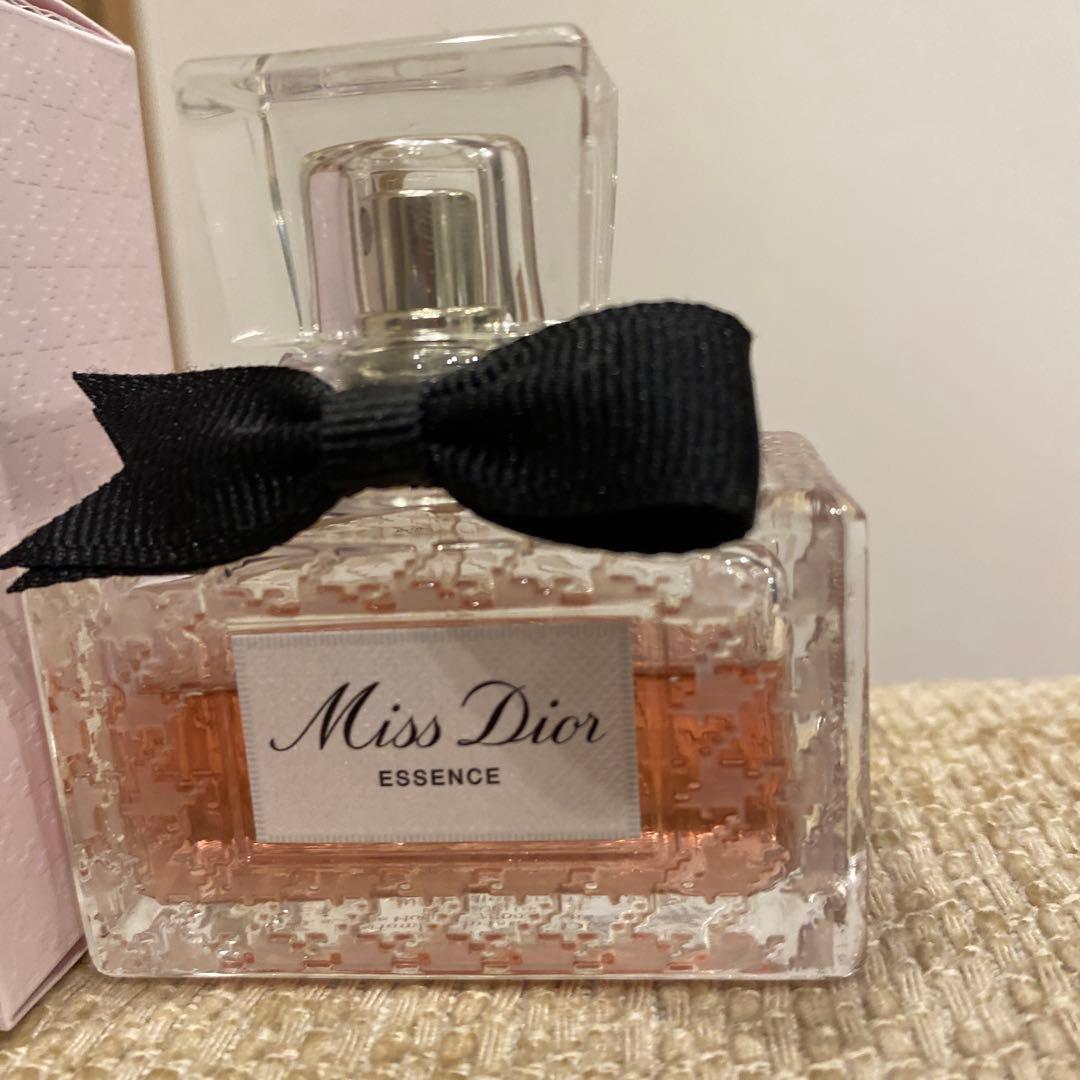 ミスディオールエッセンス　新作　miss dior essence