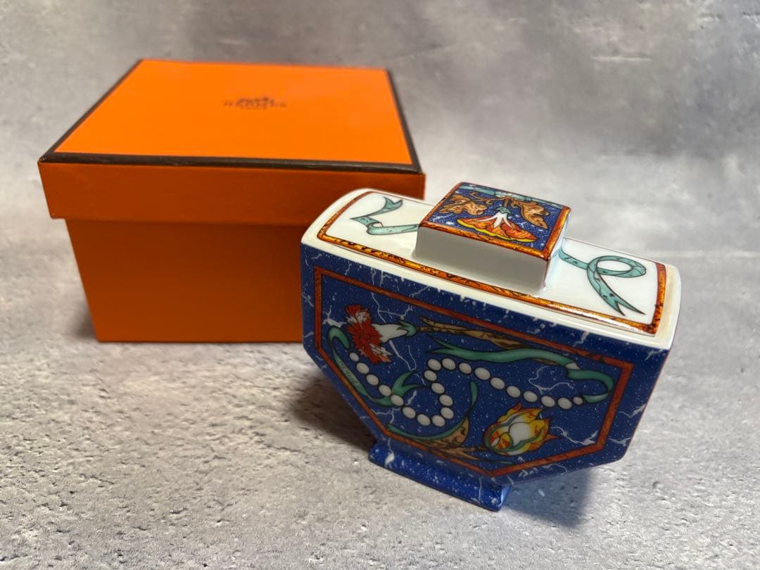 エルメス 陶器製ボックス 青 入手困難 約10cm x 9cm x 5cm