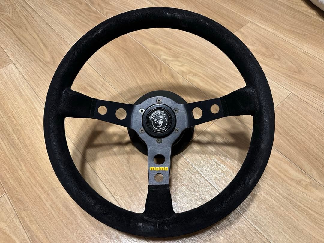 momo ステアリング スウェード アバルト用ボス付き