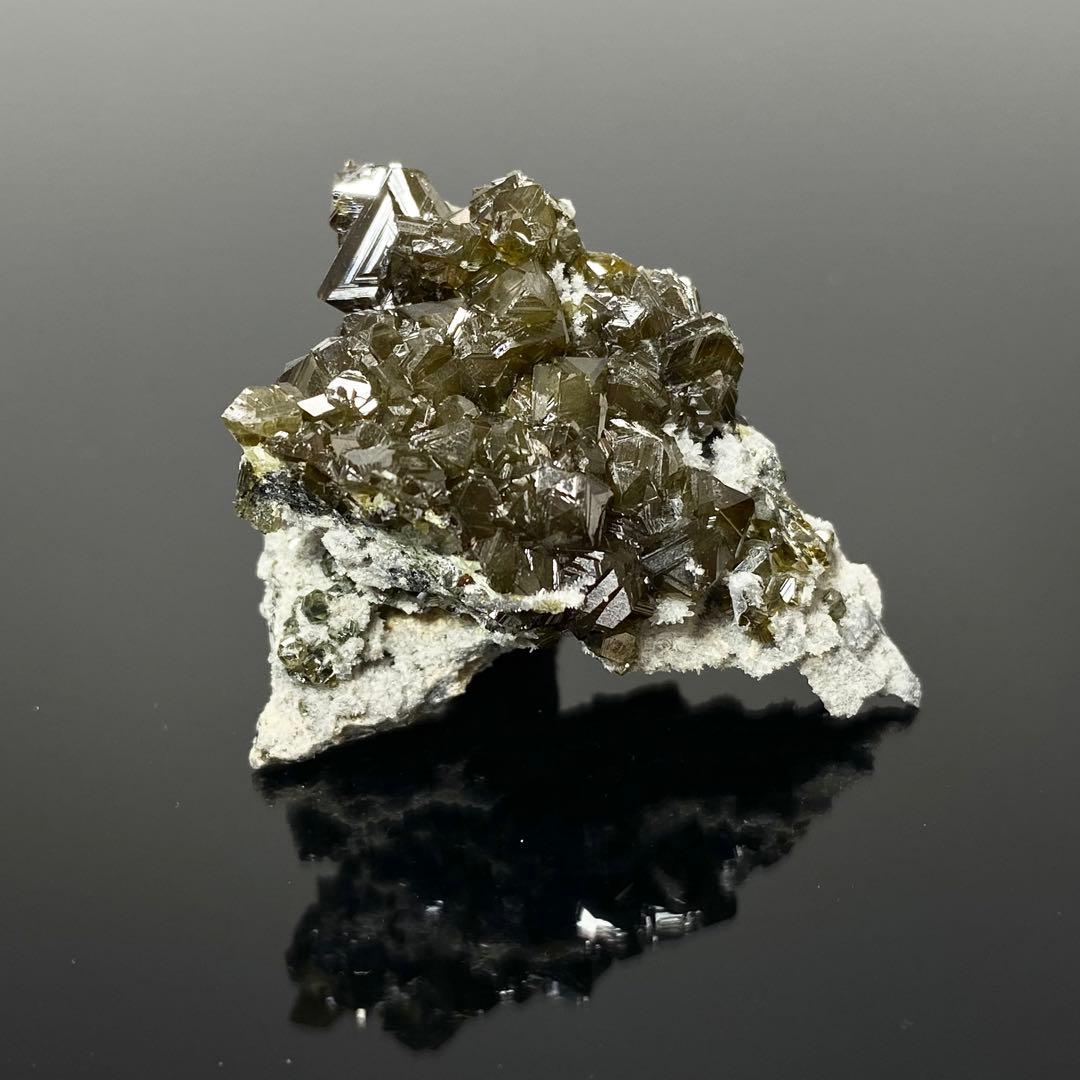 スファレライト　閃亜鉛鉱　オリーブカラー　鉱物標本　原石鉱石　天然石　ストーン