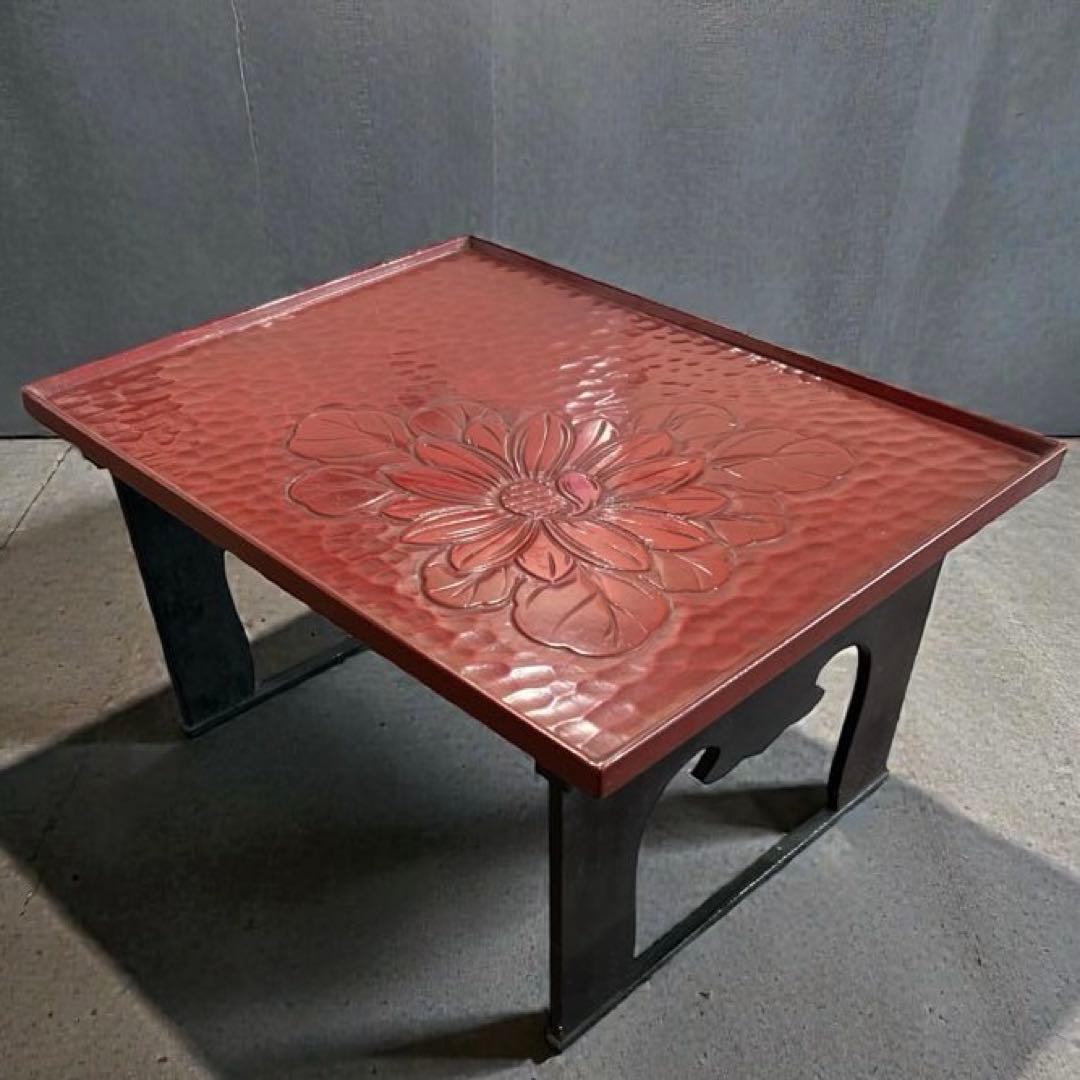 赤い花模様の座卓　漆塗り