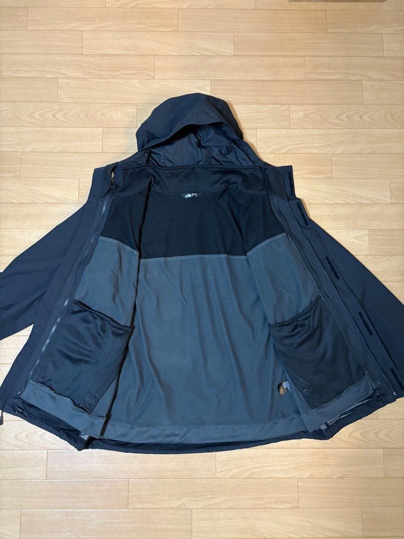 The North Face ブラックナイロンジャケット